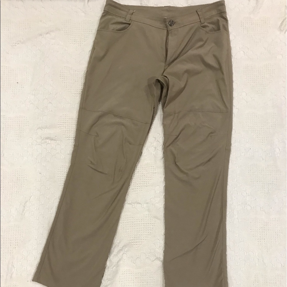 Columbia men’s hiking pants. These are in Excellent condition.